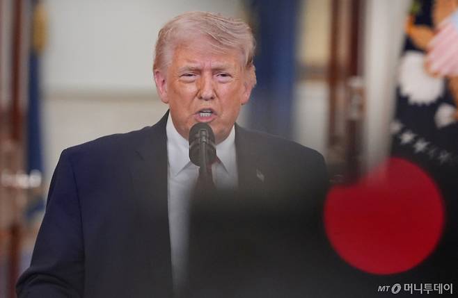 (워싱턴 로이터=뉴스1) 김경민 기자 = 도널드 트럼프 미국 대통령이 1일(현지시간) 워싱턴DC 백악관에서 이란 전쟁에 관한 연설을 하고 있다. 2026.4.1 ⓒ 로이터=뉴스1 Copyright (C) 뉴스1. All rights reserved. 무단 전재 및 재배포,  AI학습 이용 금지. /사진=(워싱턴 로이터=뉴스1) 김경민 기자