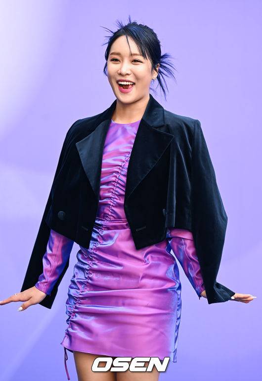 [OSEN=박준형 기자] 15일 오후 서울 동대문 디자인플라자(DDP)에서 2023 S/S 서울패션위크 '워브먼트(WOVEMENT)' 포토월 행사가 열렸다.방송인 랄랄이 패션쇼 셀럽으로 참석해 포즈를 취하고 있다. 2022.10.15 / soul1014@osen.co.kr