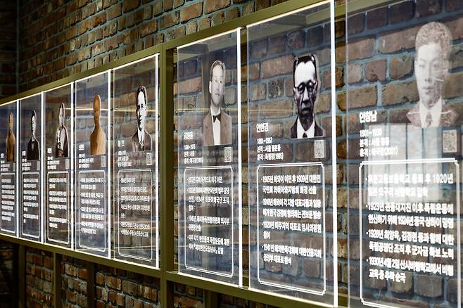2일 서울 서대문형무소역사관 상설전시공간에서 열린 ‘독립유공자 미전수 훈장 전시회’에 독립유공자 소개 문구가 전시돼 있다.