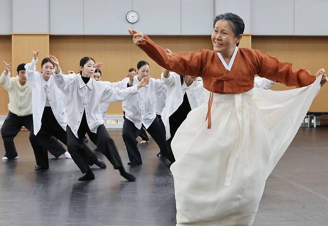 국립무용단 공연 ‘귀향’의 연습 장면. 연합뉴스