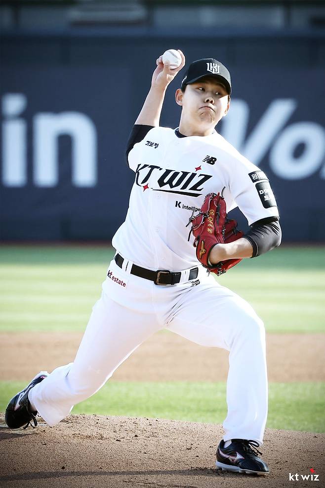 KT 소형준이 4일 수원KT위즈파크서 열린 삼성전서 역투하고 있다. 사진제공|KT 위즈