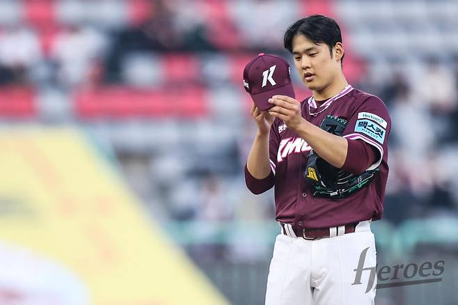 키움 정현우는 5일 고척 LG전을 앞두고 왼쪽 팔꿈치에 불편함을 호소하며 1군 엔트리서 제외됐다. 사진제공|키움 히어로즈