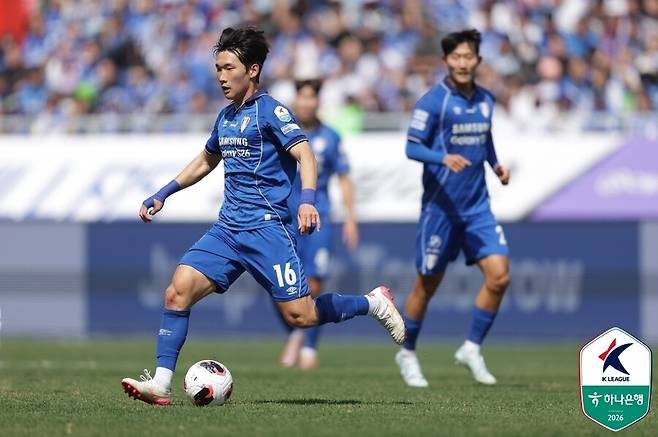 ▲ 5일 수원월드컵경기장에서 수원삼성과 충북청주의 프로축구 2부리그 6라운드가 열렸다. 이정효 감독 선임 후 개막 5연승을 달리던 수원이 처음으로 무승부를 기록했다. ⓒ 한국프로축구연맹