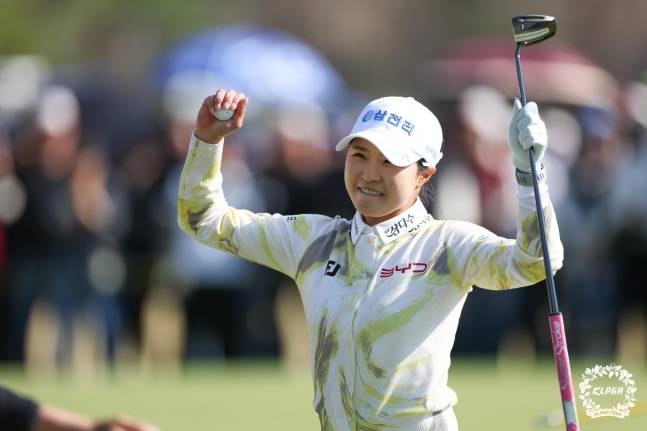 고지원이 5일 경기도 여주시 더시에나 벨루토 컨트리클럽에서 열린 KLPGA 투어 더시에나 오픈(총상금 10억원) 대회 마지막 날 4라운드에서 우승을 차지한 뒤 포효하고 있다. /사진=KLPGT 제공