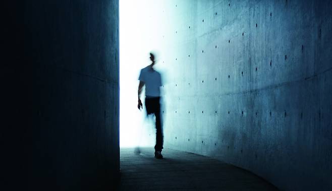 인간은 심리구조상 희망보단 공포에 먼저 반응한다. [일러스트｜게티이미지뱅크]