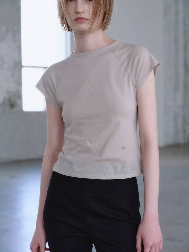 구호플러스의 '티슈 저지 슬림 반소매 티셔츠'  [삼성물산 제공. 재판매 및 DB 금지]