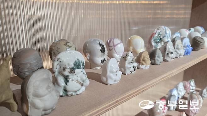 우관호 작가의 '선물'. 임창희기자