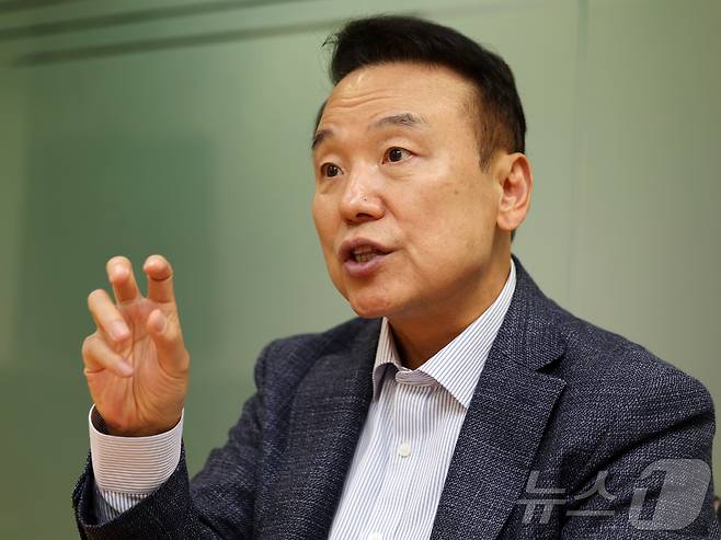 이재영 서울대학교 영어영문학과 교수가 서울 종로구 뉴스1 본사에서 인터뷰를 하고 있다. ⓒ 뉴스1 황기선 기자