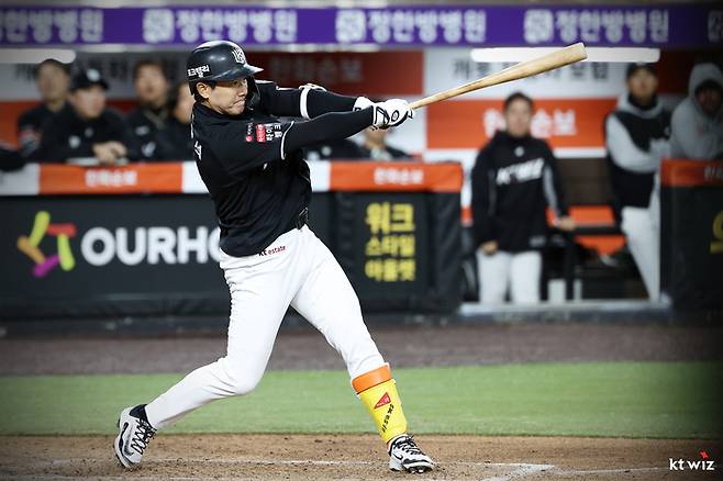 KT 오윤석이 1일 대전 한화생명 볼파크에서 열린 2026 KBO리그 정규시즌 한화와 경기에서 안타를 치고 있다. 사진 | KT 위즈