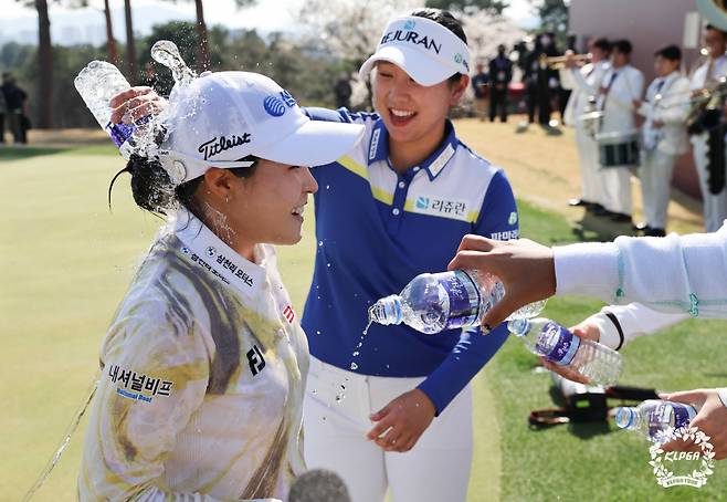 고지원 더시에나오픈2026 FR 우승 축하 물세례