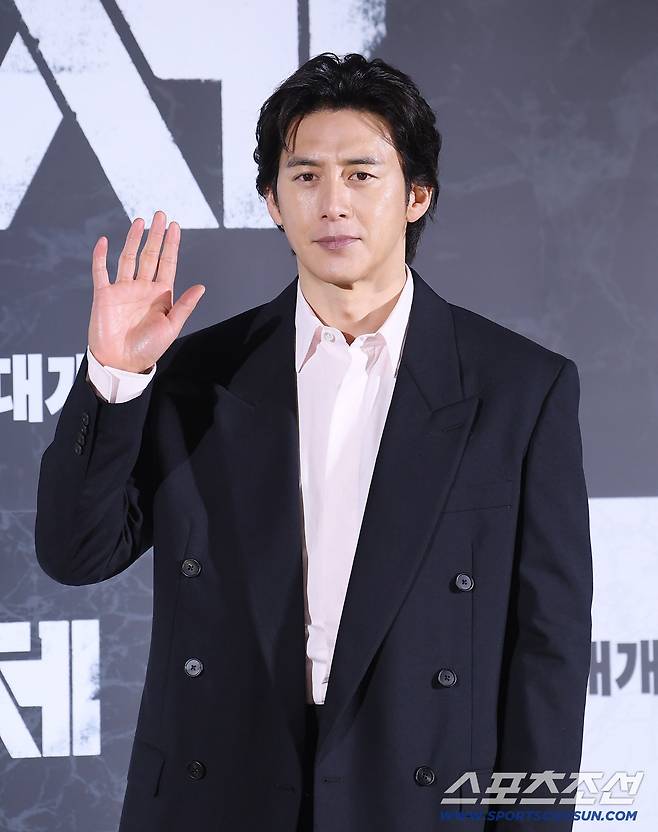 영화 '군체' 제작보고회가 6일 오전 서울 용산CGV에서 열렸다. 고수가 포즈 취하고 있다.  정재근 기자 cjg@sportschosun.com/2026.4.6/