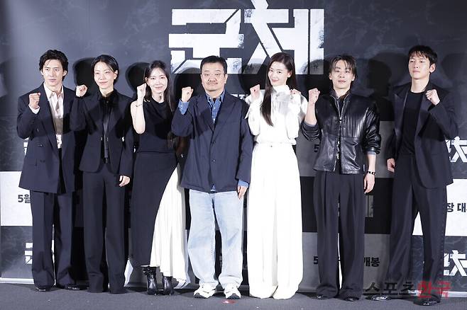 영화 '군체' 제작보고회에 참석한 고수, 김신록, 신현빈, 연상호 감독, 전지현, 구교환, 지창욱. 2026.4.6 ⓒ이혜영 기자 lhy@hankooki.com