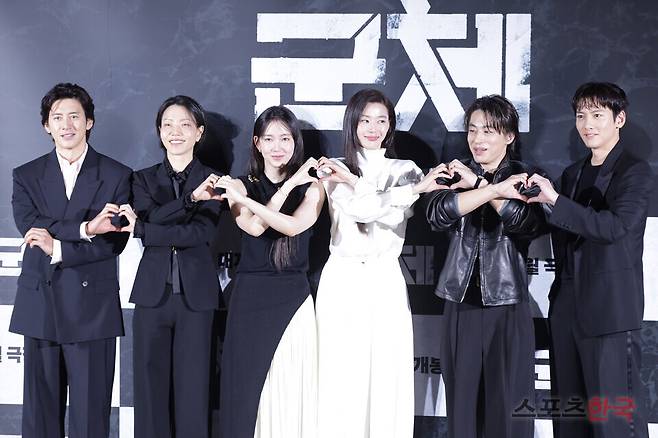 영화 '군체' 제작보고회에 참석한 고수, 김신록, 신현빈, 전지현, 구교환, 지창욱. 2026.4.6 ⓒ이혜영 기자 lhy@hankooki.com