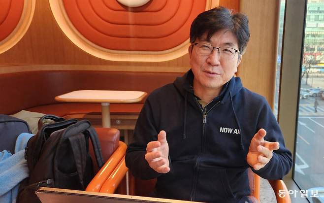 황차동 코리아스타트업포럼 동남권협의회장은 3일 부산 동구 부산역 앞 카페에서 진행한 본지와의 인터뷰에서 “회원사가 AX(인공지능 전환)를 업무에 활용할 수 있게 만들 것”이라고 말했다. 김화영 기자 run@donga.com