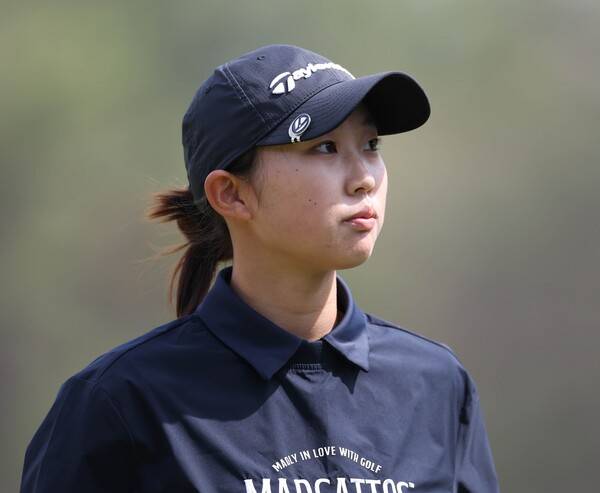 한국여자프로골프(KLPGA) 투어 2026시즌 '국내 개막전'인 신설 대회 더 시에나 오픈에서 우승 경쟁한 아마추어 김서아 선수가 최종라운드에서 경기하는 모습이다. 사진제공=KLPGA (사진을 무단으로 사용하지 마십시오.)