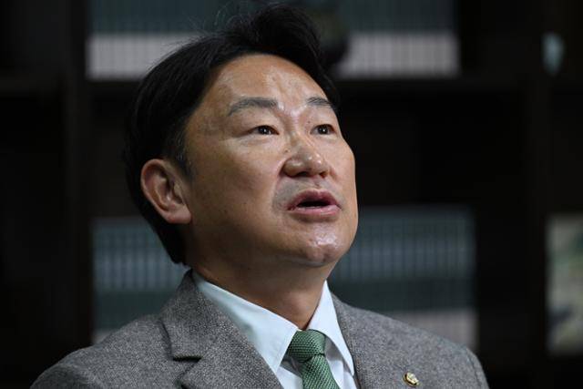 곽상언 더불어민주당 의원이 3일 국회 의원회관에서 한국일보와 인터뷰하고 있다. 박시몬 기자