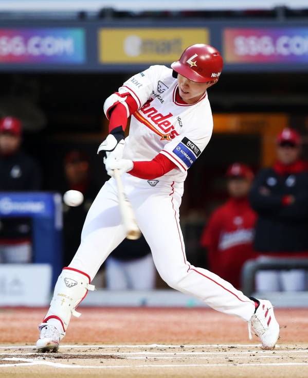 6일 기준 KBO리그 타격 1위를 질주 중인 유격수 박성한. SSG 제공