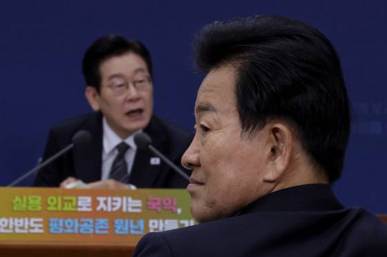 정동영 통일부장관이 지난해 12월 19일 서울 종로구 정부서울청사 별관에서 열린 외교부(재외동포청)·통일부 업무보고에 참석해 있다. [청와대사진기자단]