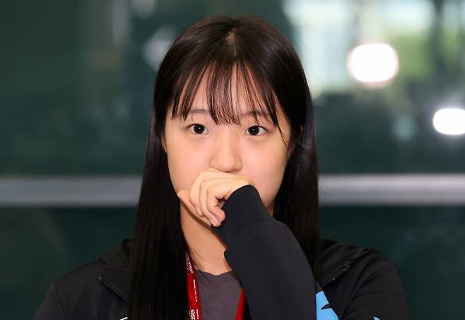 한국 여자 탁구 선수 신유빈(대한항공)이 2026 국제탁구연맹(ITTF) 월드컵 결승에 오르지 못했다. 사진은 신유빈이 지난해 5월26일 인천공항에서 2025 카타르 도하 세계탁구선수권대회를 마치고 귀국해 인터뷰 한 모습. /사진=뉴스1