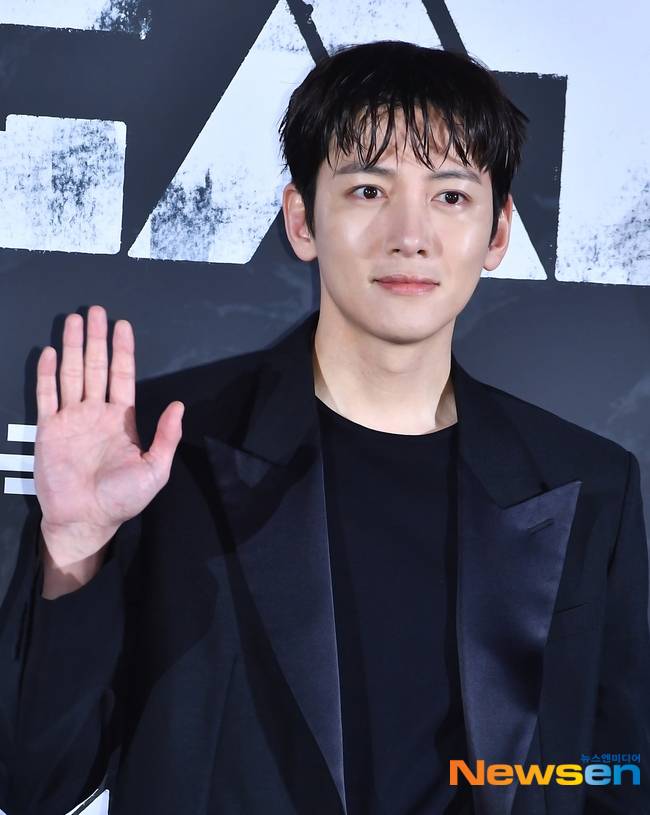 지창욱