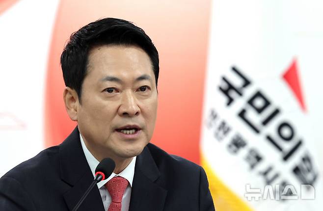 [인천=뉴시스] 전진환 기자 = 장동혁 국민의힘 대표가 6일 오전 인천 남동구 인천시당에서 열린 인천 현장최고위원회의에서 발언하고 있다. 2026.04.06. amin2@newsis.com