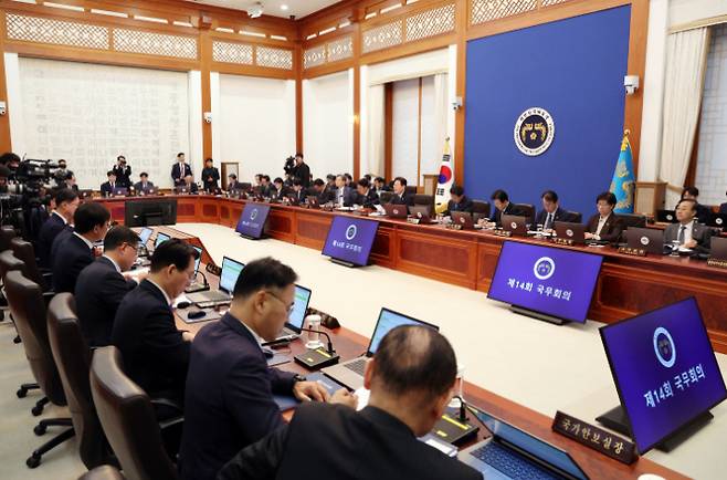 이재명 대통령이 6일 청와대에서 국무회의 겸 비상경제점검회의를 주재하고 있다. 연합뉴스