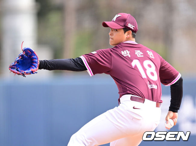 키움 히어로즈 전체 1순위 신인 투수 박준현이 퓨처스리그에서 2경기 연속 무실점으로 호투했다. 시범경기에서 제구 난조를 보였던 박준현은 2경기에서 볼넷이 하나도 없다. / OSEN DB