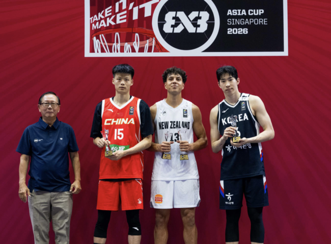 [사진] 토너먼트 베스트팀에 선정된 김승우 / FIBA