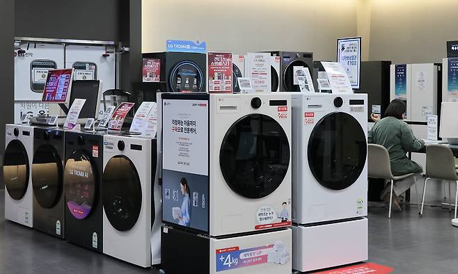 지난 3일 서울 시내 대형마트 가전제품 판매대 모습. 연합뉴스