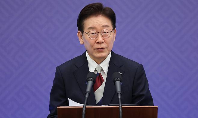 이재명 대통령이 3일 청와대 영빈관에서 열린 에마뉘엘 마크롱 프랑스 대통령 국빈 방한 환영 오찬에서 환영사를 하고 있다. 뉴스1