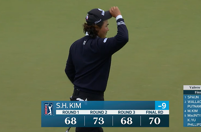 김성현이 발레로 텍사스 오픈 18번 홀을 마친 뒤 캐디와 인사를 나누고 있다. PGA 투어