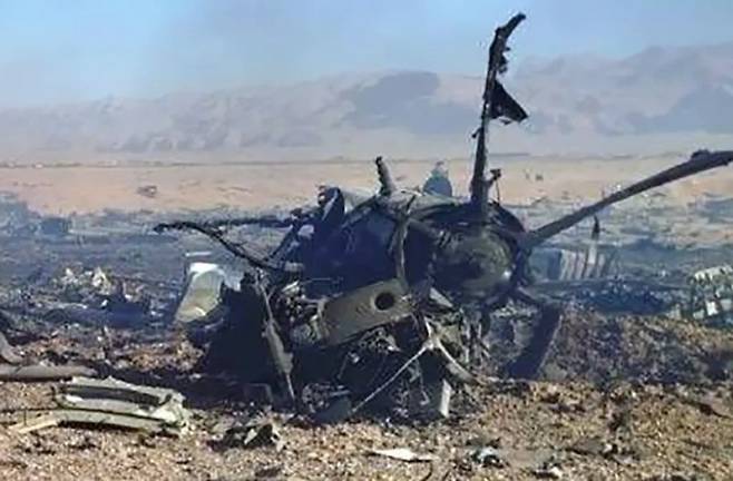 이란군이 공개한 MH-6 리틀버드의 잔해