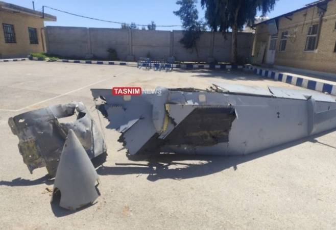 이란 상공에서 격추된 중국제 드론 왕룽 2의 잔해. 타스님 통신 제공