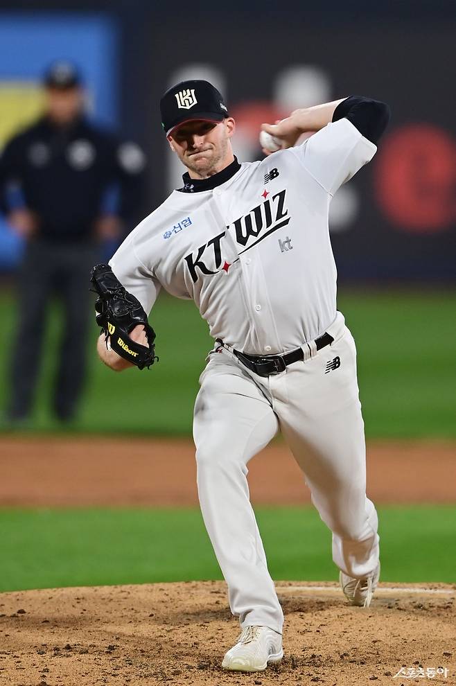 KT에서 3시즌 동안 활약한 웨스 벤자민이 크리스 플렉센의 부상 대체 선수로 두산 유니폼을 입는다. KT 시절 벤자민. 스포츠동아 DB