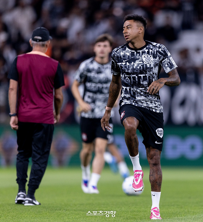 코린치안스 제시 린가드가 6일 인터나시오날전을 앞두고 몸을 풀고 있다. 코린치안스 SNS