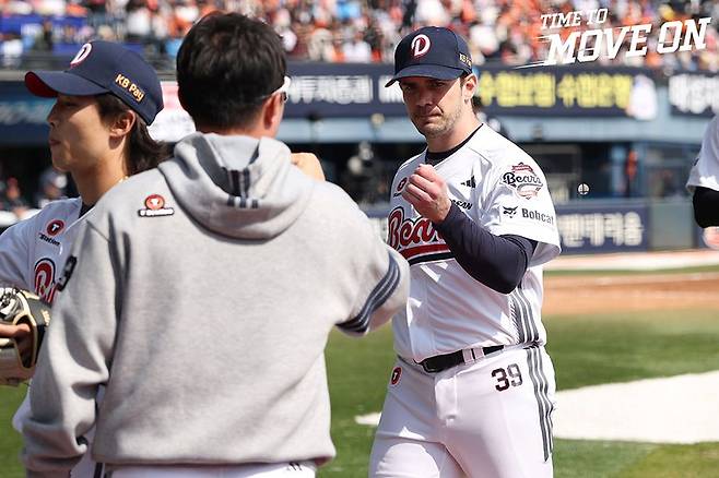 ▲ 크리스 플렉센이 어깨 부상으로 빠진 상황에서 이제는 진짜 에이스로 활약해야 하는 잭 로그 ⓒ두산베어스