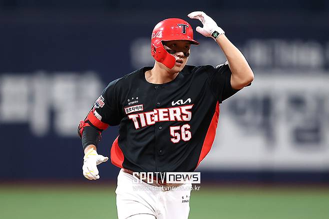 ▲ 주전 1루수로 기대를 모았던 오선우는 시즌 초반 성적이 떨어졌고, 이 감독은 예상 외로 2군행을 지시했다 ⓒ곽혜미 기자