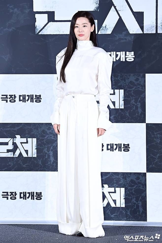 마네킹도 울고 갈 비율