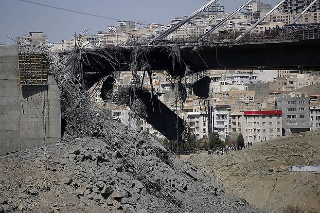 미국의 공습으로 파괴된 이란의 B1 교량 [신화 연합뉴스 자료사진. 재판매 및 DB 금지]