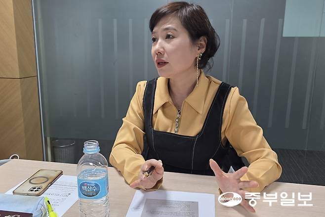 이라희솜 하이파크시티 일산아이파크5단지 회장이 '2026년도 덕이동 주요 현안정책 간담회'에서 발언하고 있다. 김태훈 기자