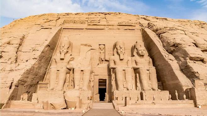 아부심벨 대신전. 출처=www.myfirstguide.com/