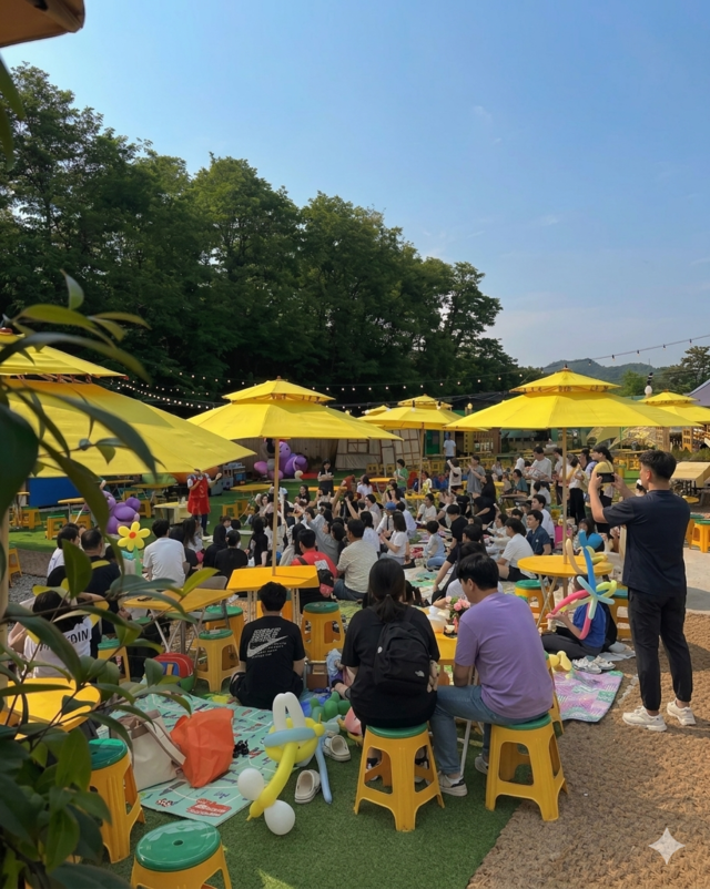 성주 하늘목장에서 공연을 즐기는 사람들. 경북문화관광공사 제공