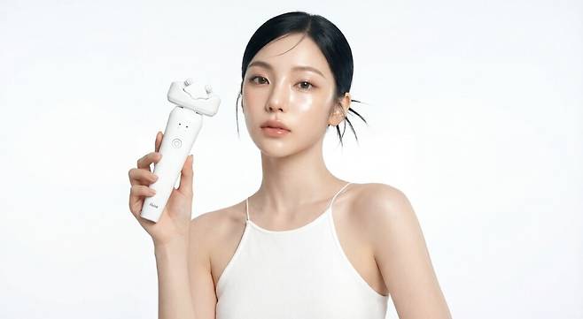 136g의 초경량으로 부담 없이 사용 가능한 울트라올라 디자인. / 알록 제공