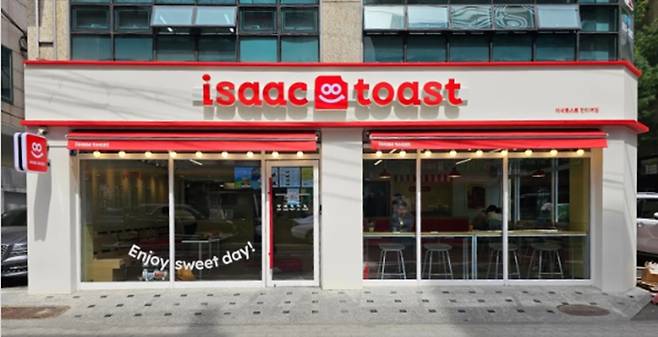 이삭토스트가 '이삭토스트 소스'를 정식 상품화하고 해외시장을 공략한다. 사진은 이삭토스트 한티역점. / 이삭토스트