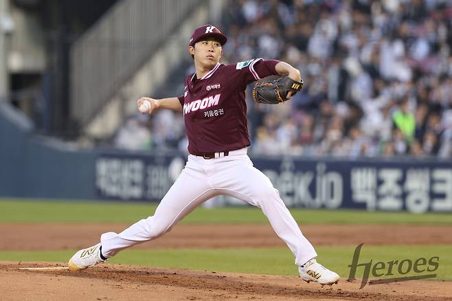 키움 히어로즈 투수 배동현이 7일 열린 KBO리그 잠실 두산 베어스전에서 5⅓이닝 2실점 역투를 펼쳐 팀의 승리를 이끌었다. (키움 히어로즈 제공)