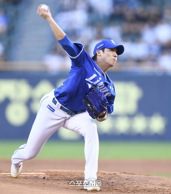 삼성 선발투수 원태인이 26일 서울 잠실구장에서 열린 2025 KBO리그 두산과 경기에서 역투하고 있다. 잠실 | 최승섭기자 thunder@sportsseoul.com