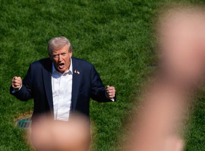 도널드 트럼프 미국 대통령의 마스터스 토너먼트 참가 여부에 관심이 쏠리고 있는 가운데, 부치 허먼은 그가 절대로 환영받지 못할 것이라고 주장했다. 2025 라이더컵 당시 대회장에 모습을 드러낸 트럼프 대통령의 모습. AP연합뉴스