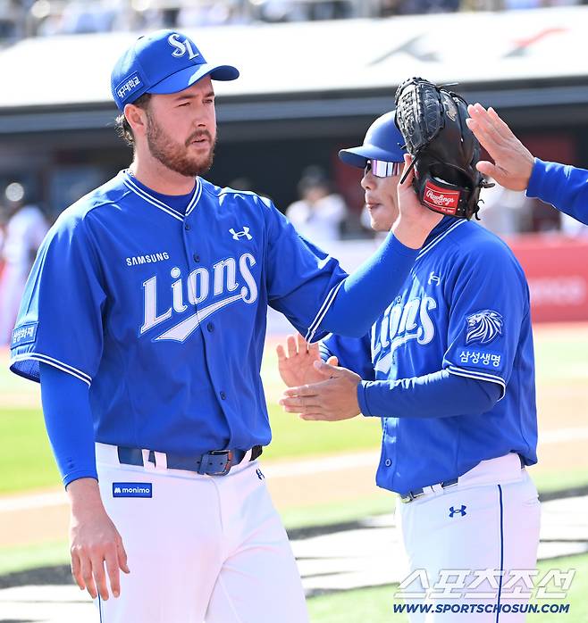 5일 수원KT위즈파크에서 열린 삼성과 KT의 경기. 4회말 투구를 무실점으로 마친 오러클린이 더그아웃으로 향하고 있다. 수원=허상욱 기자wook@sportschosun.com/2026.04.05/