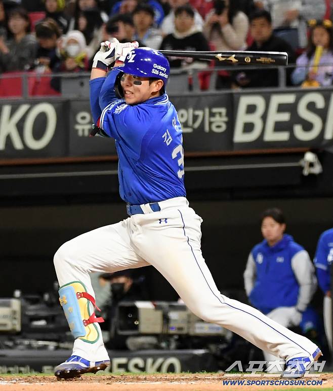 7일 광주 기아챔피언스필드에서 열린 KIA와 삼성의 경기. 8회초 2사 1,2루 삼성 김영웅이 적시타를 날리고 있다. 광주=박재만 기자 pjm@sportschosun.com/2026.04.07/