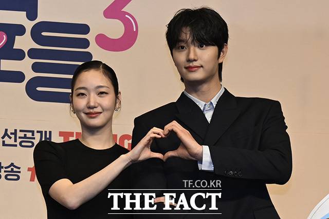 배우 김고은(왼쪽)과 김재원이 티빙 오리지널 시리즈 '유미의 세포들 시즌3'에서 연상연하 커플을 연기한다. /송호영 기자